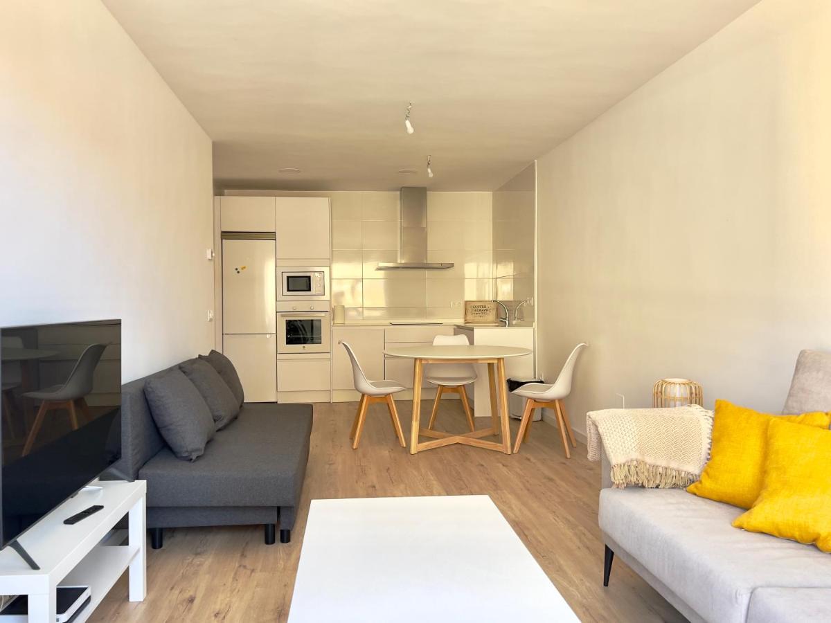 Housing Leon Ana Mogas Con Garaje Apartment Exterior foto
